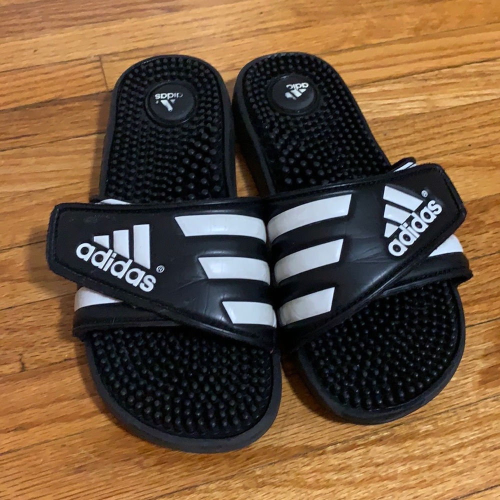 Adidas Women’s Adissage Slide Sandal size 6